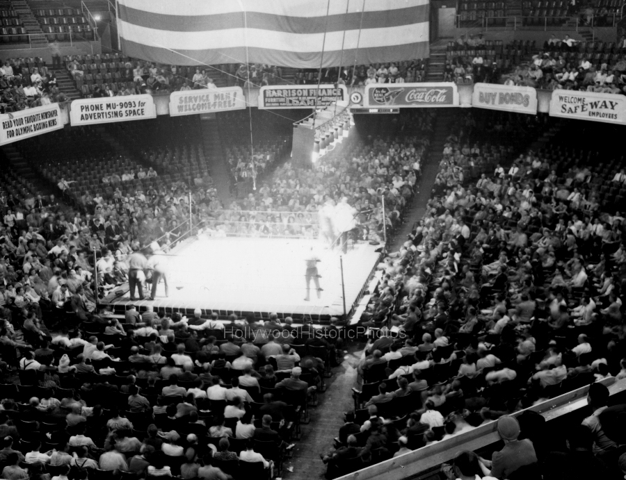Hollywood Legion Stadium 1940 1 El Centro Ave. wm.jpg